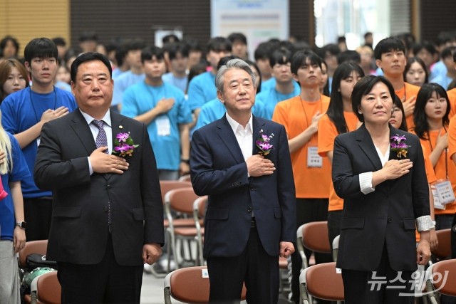 국민의례 하는 어기구·강호동·송미령