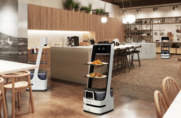 리테일 매장, 호텔, 병원, 식당 등 다양한 공간에서 활동하는 'LG 클로이 서브봇'. 사진=LG전자 제공