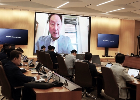 '반도체 위원회' 만든 최태원, AI에 명운 건다