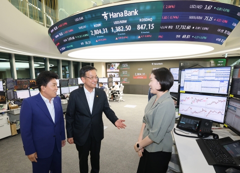 하나은행, 외환거래 연장 첫 날···함영주 &quot;구조개선에 앞장&quot;