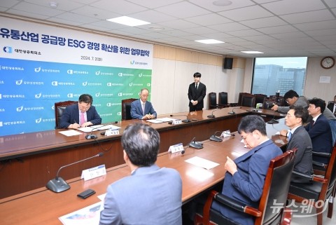 대한상의·동반위 &quot;유통산업 협력사 ESG경영 지원&quot;···'맞손'