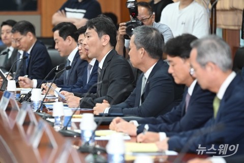 이복현 금감원장 &quot;금투세·배당세 등 선진화 과제들 논의돼야&quot;