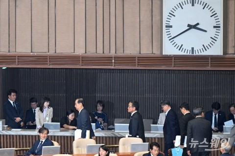 '대정부질문' 파행···자리는 떠나는 한덕수 국무총리·최상목 부총리·안덕근 장관·김주현 금융위원장
