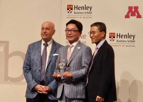 박현주 회장, 국제 무대서 혁신 리더십 인정···AIB '최고 경영자상'