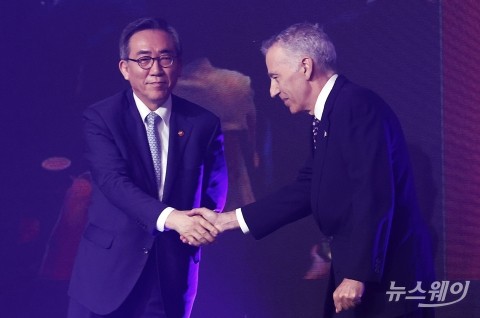 '美 독립기념일' 행사에서 만난 조태열 외교부 장관·필립 골드버그 주한미국대사