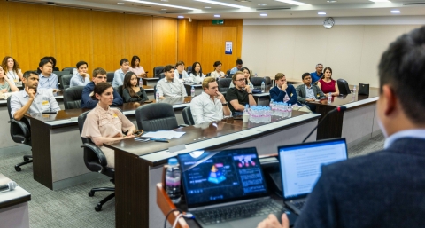 &quot;혁신 AI 배우러 왔어요&quot;...SKT 찾은 英 케임브리지 MBA 학생들