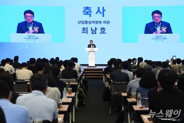 축사 밝히는 최남호 산업통상자원부 2차관