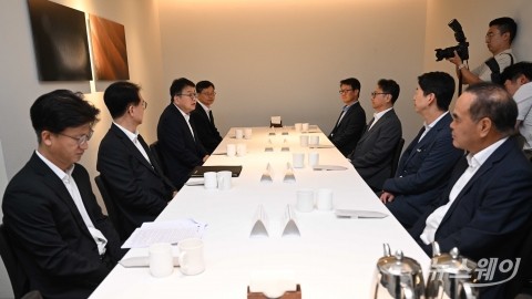 정유4사 대표 만난 최남호 산자부 2차관 &quot;석유 가격 인상 자제&quot;