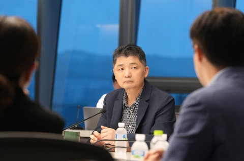 카카오 김범수 CA협의체 공동 의장 사임...정신아 단독 의장 체제로