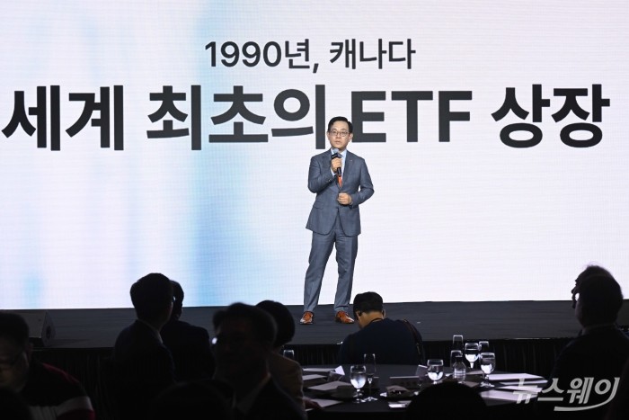 권희백 한화자산운용 대표가 23일 오전 서울 중구 더플라자호텔에서 열린 2024 한화자산운용 PLUS ETF 브랜드 출범식에서 인사말을 하고 있다. 사진=강민석 기자 kms@newsway.co.kr