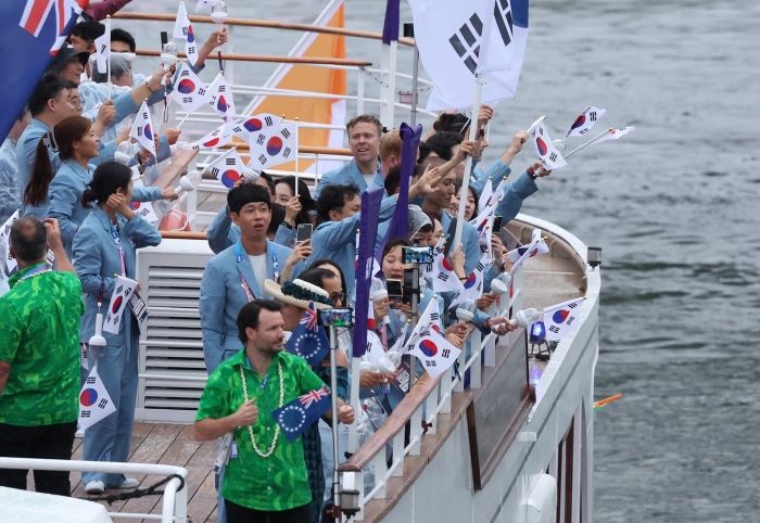 삼성전자가 26일(현지시간) 진행된 2024 파리 올림픽 개막식에서 '갤럭시 S24 울트라'를 통해 현장을 생중계했다. 사진=삼성전자 제공