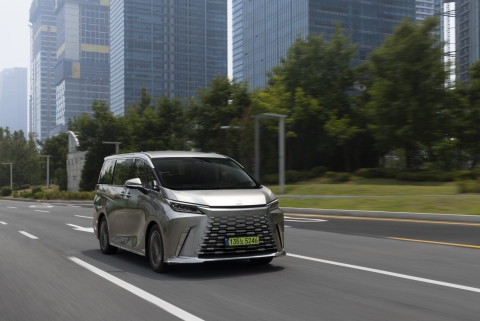 &quot;높으신 분을 더 위대하게&quot; 럭셔리 MPV 렉서스 LM500h