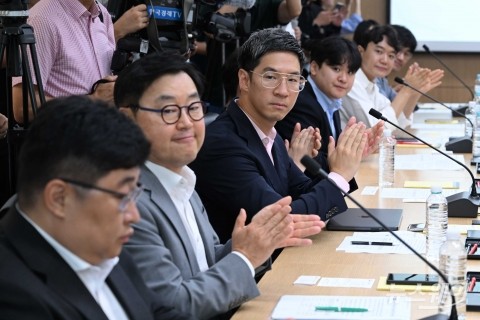 '자율주행 간담회'에서 박수치는 박일석 이사·장성욱 부사장·이상민 대표