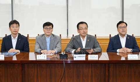 증시 폭락에 긴급 F4 회의 개최···&quot;이례적 상황, 정책 대응 역량 충분&quot;
