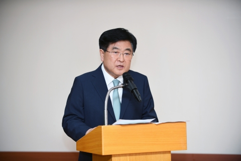 권오갑 HD현대 회장 &quot;비상경영상황, 재무리스크 집중 점검&quot;