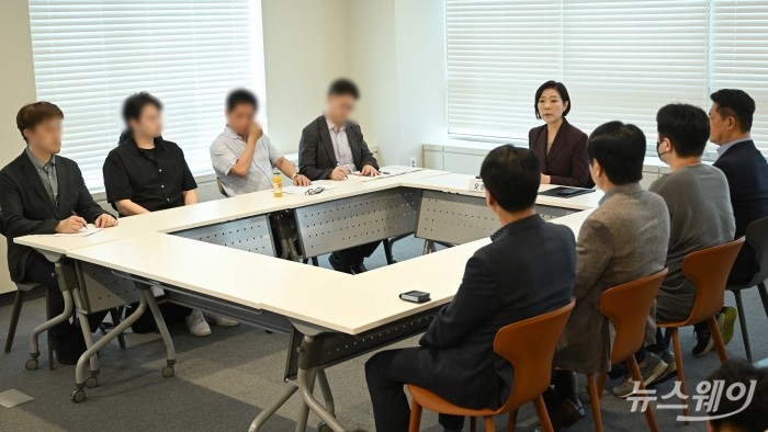 오영주 중소벤처기업부 장관이 14일 오후 서울 마포구 드림스퀘어에서 열린 티몬·위메프 미정산 피해기업 간담회에서 모두발언을 하고 있다. 사진=강민석 기자 kms@newsway.co.kr