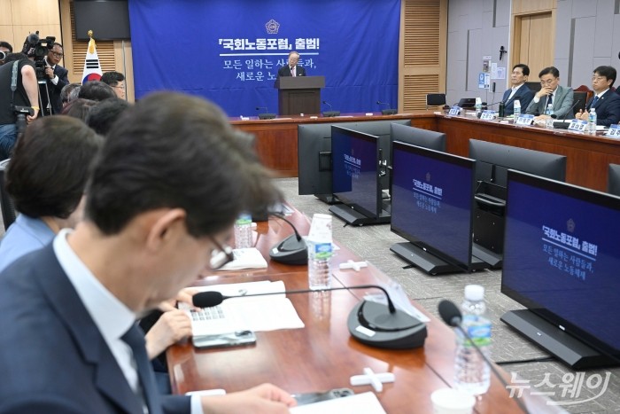 손경식 한국경영자총협회장이 20일 오후 서울 여의도 국회의원회관에서 열린 '국회노동포럼' 출범식 및 심포지엄에서 축사를 하고 있다. 사진=강민석 기자 kms@newsway.co.kr