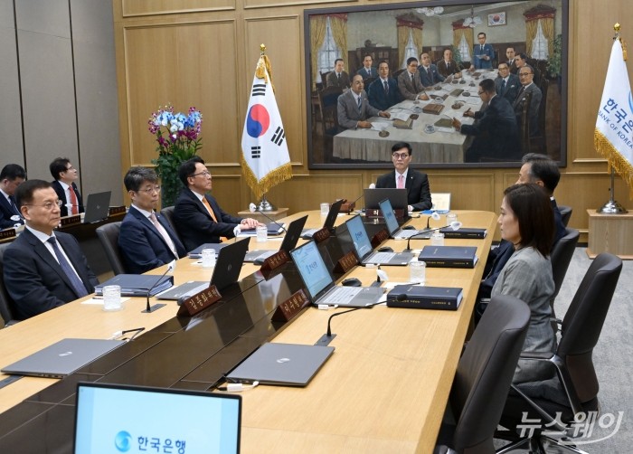 이창용 한국은행 총재가 22일 서울 중구 한국은행에서 열린 금융통화위원회를 주재하고 있다. 사진=사진공동취재단