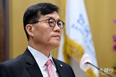 이창용 한은 총재 &quot;통화정책, 단기 접근하면 부동산·가계부채 악순환&quot;