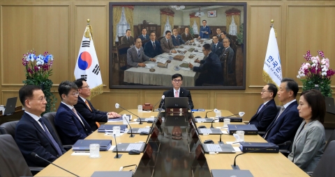 한은, 올해 성장률 2.4% 전망···&quot;양호한 성장흐름 변화없다&quot;