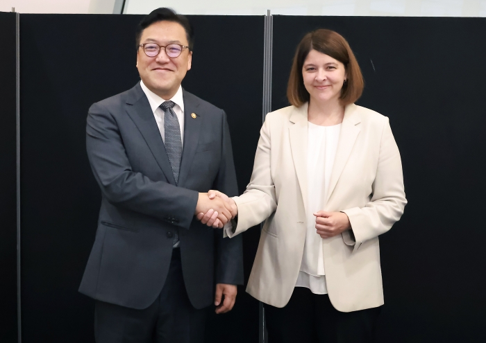 김병환 금융위원장이 27일 오전 서울 중구 동대문디자인플라자에서 긴타레 스카이스테 리투아니아 재무부 장관과 면담을 가졌다. 사진=금융위원회 제공