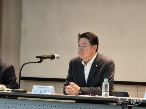 오화경 회장 &quot;내년 상반기까지 저축은행 적자 예상···수익성보다 리스크 관리&quot;
