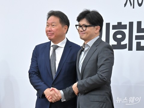 최태원, 여야 대표 만나 &quot;국가대항전서 메달 따도록 힘 보태달라&quot;