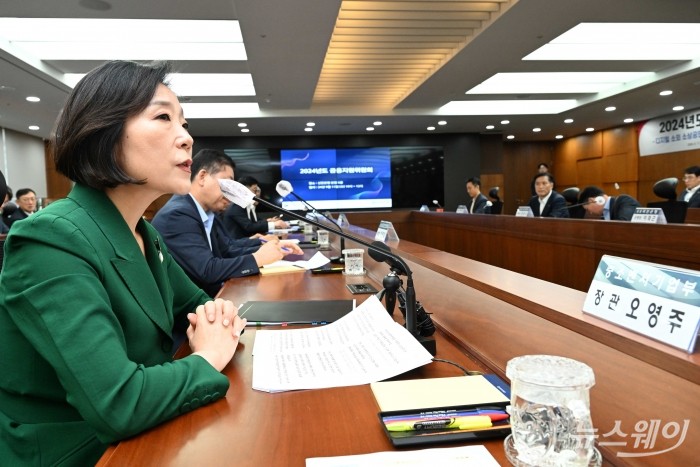 오영주 중소벤처기업부 장관이 11일 오전 서울 중구 신한은행 본점에서 열린 2024년도 금융지원위원회에서 모두발언을 하고 있다. 사진=강민석 기자 kms@newsway.co.kr