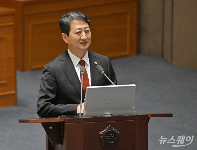  산업장관 "글로벌 통상 중추국 도약...체코 원전 최종계약에 만전"