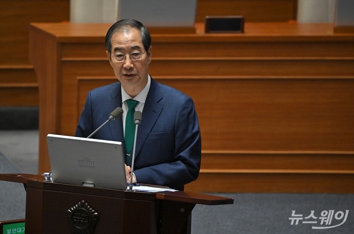 한덕수 국무총리가 11일 서울 여의도 국회 본회의장에서 열린 대정부질문 경제 분야에서 의원 질의에 답하고 있다. 사진=이수길 기자 Leo2004@newsway.co.kr