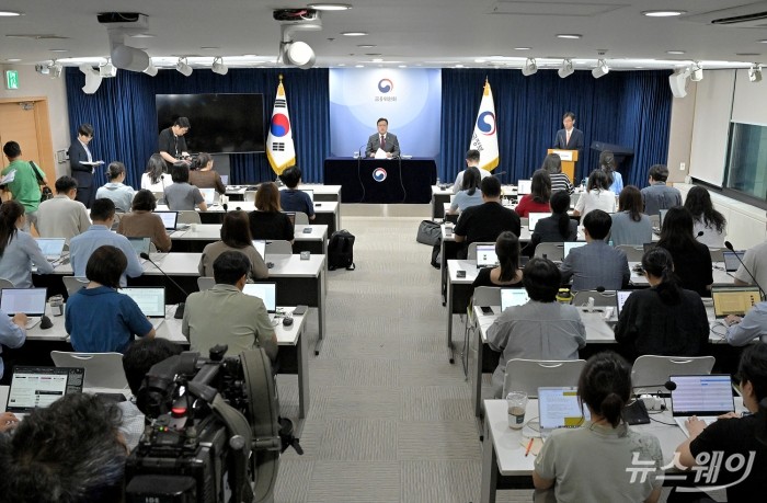 김병환 금융위원장이 12일 오후 서울 종로구 정부서울청사에서 열린 출입기자단 간담회에서 발언하고 있다. 사진=이수길 기자 Leo2004@newsway.co.kr