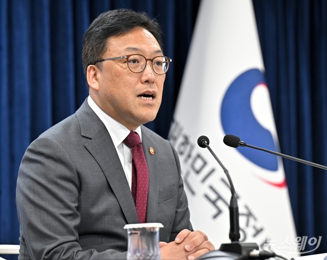 김병환 "가계대출 증가세 8월 대비 절반 수준···우리금융, 심각한 우려"(종합)