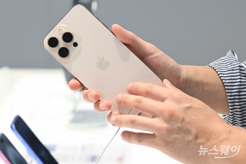 애플, 시리 전면 개편 추진···'챗봇'으로 재탄생한다