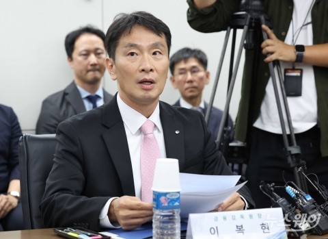 이복현 &quot;KB 부코핀은행, 투자·업무위탁 점검하겠다 &quot;