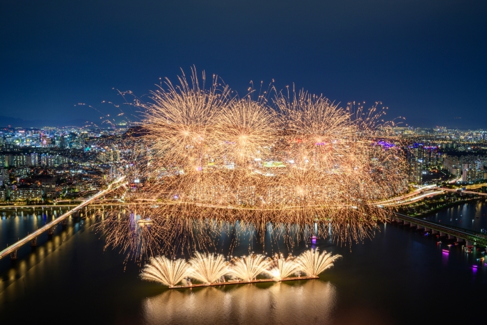 서울세계불꽃축제 2023에서 선보인 한화의 불꽃. 사진=한화 제공