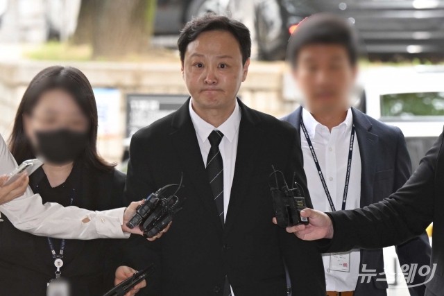 입 앙 다물고 법원 출석하는 류광진 티몬 대표