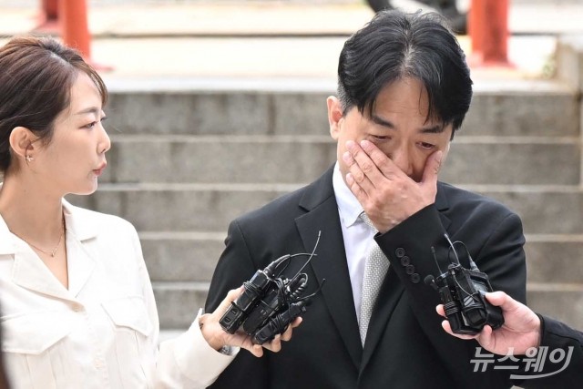 '티메프 사태' 관련 구속 전 피의자 심문 출석···얼굴 만지는 류화현 위메프 대표
