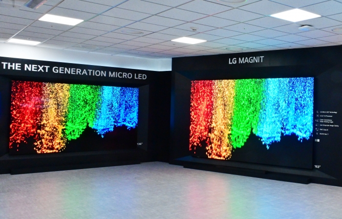 (왼쪽부터) LG전자의 차세대 마이크로 LED 사이니지와 'LG 매그니트(MAGNIT)'. 사진=LG전자 제공