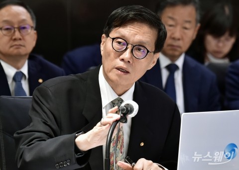  이창용 &quot;기준금리 인하 만병통치약 아니다&quot;