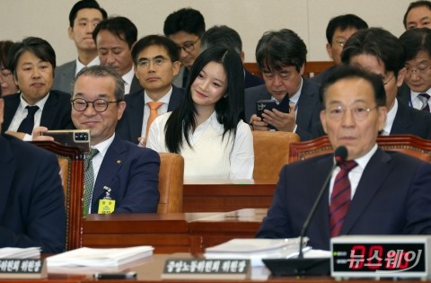 한화오션, '하니 셀카' 파문에 &quot;임원 부적절 행동···깊이 사과&quot;