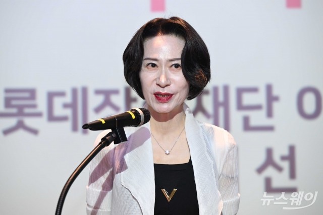 '제1회 샤롯데 독서미술대전' 축사 밝히는 장혜선 롯데장학재단 이사장