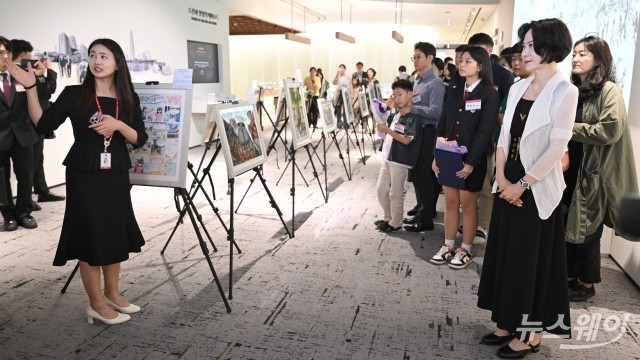 '제1회 샤롯데 독서미술대전' 선정작 살펴보는 장혜선 롯데장학재단 이사장