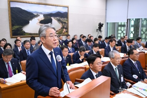'하나로마트' 두 지붕 살림 끝낸다···농협유통-하나로유통 내년까지 완전 통합