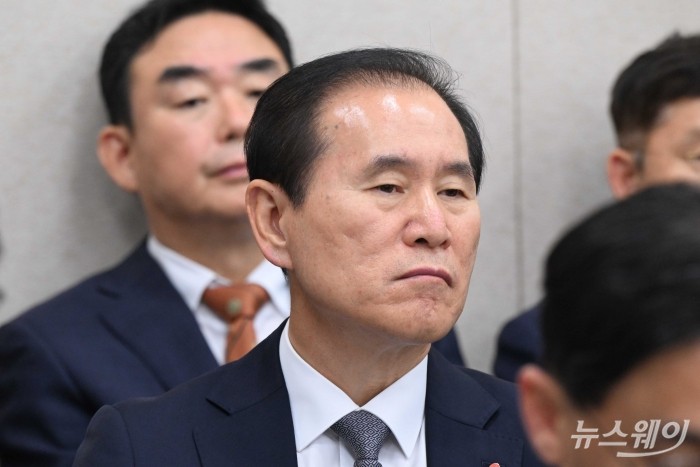 김동섭 한국석유공사 사장이 24일 오후 서울 여의도 국회 산업통상자원중소벤처기업위원회에서 열린 산업통상자원부 등에 대한 2024년도 종합국정감사에 출석해 자리하고 있다. 사진=강민석 기자 kms@newsway.co.kr