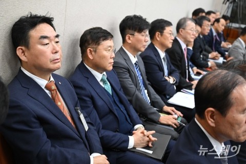 국회 산자위 종합국감 출석한 최철규 강원랜드 부사장·정동희 한국전력거래소 이사장