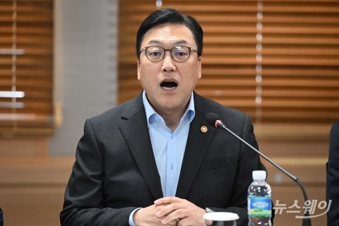 김병환 금융위원장 &quot;소액보험금을 보험소비자에게 되돌려주는 제도&quot;