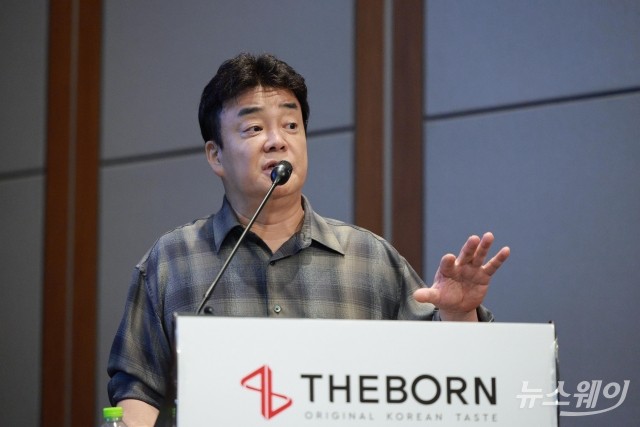 고개 숙인 백종원 "모든 문제 저에게 있다···방송 중단·더본코리아 집중"