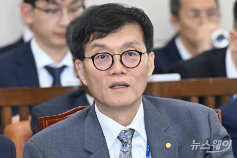 기재위 종합국감 질의 답하는 이창용 한국은행 총재