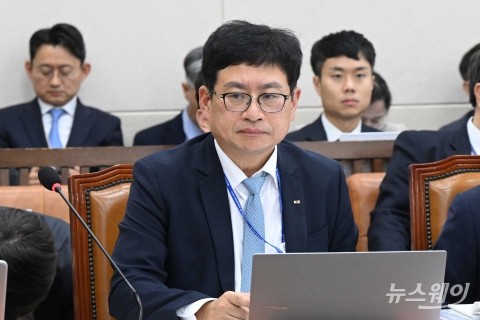 기재위 종합국감 출석한 박일영 한국투자공사장