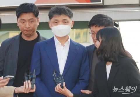 법원, 'SM엔터 시세조종' 카카오 김범수 보석 허가···'구속 3개월만'